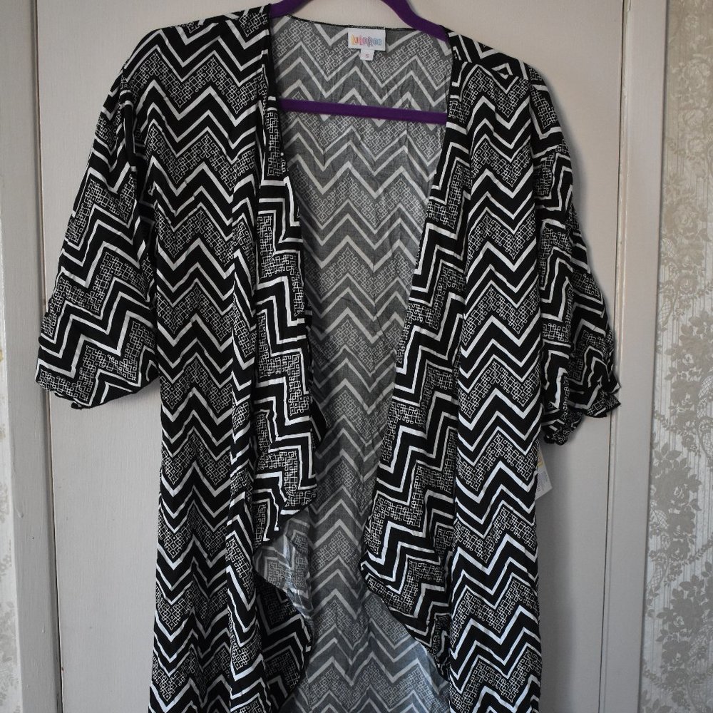 Black & White Chevron Shirley